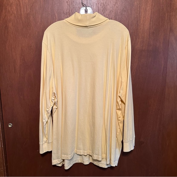 Woman Within Turtleneck - Picture 4 of 4